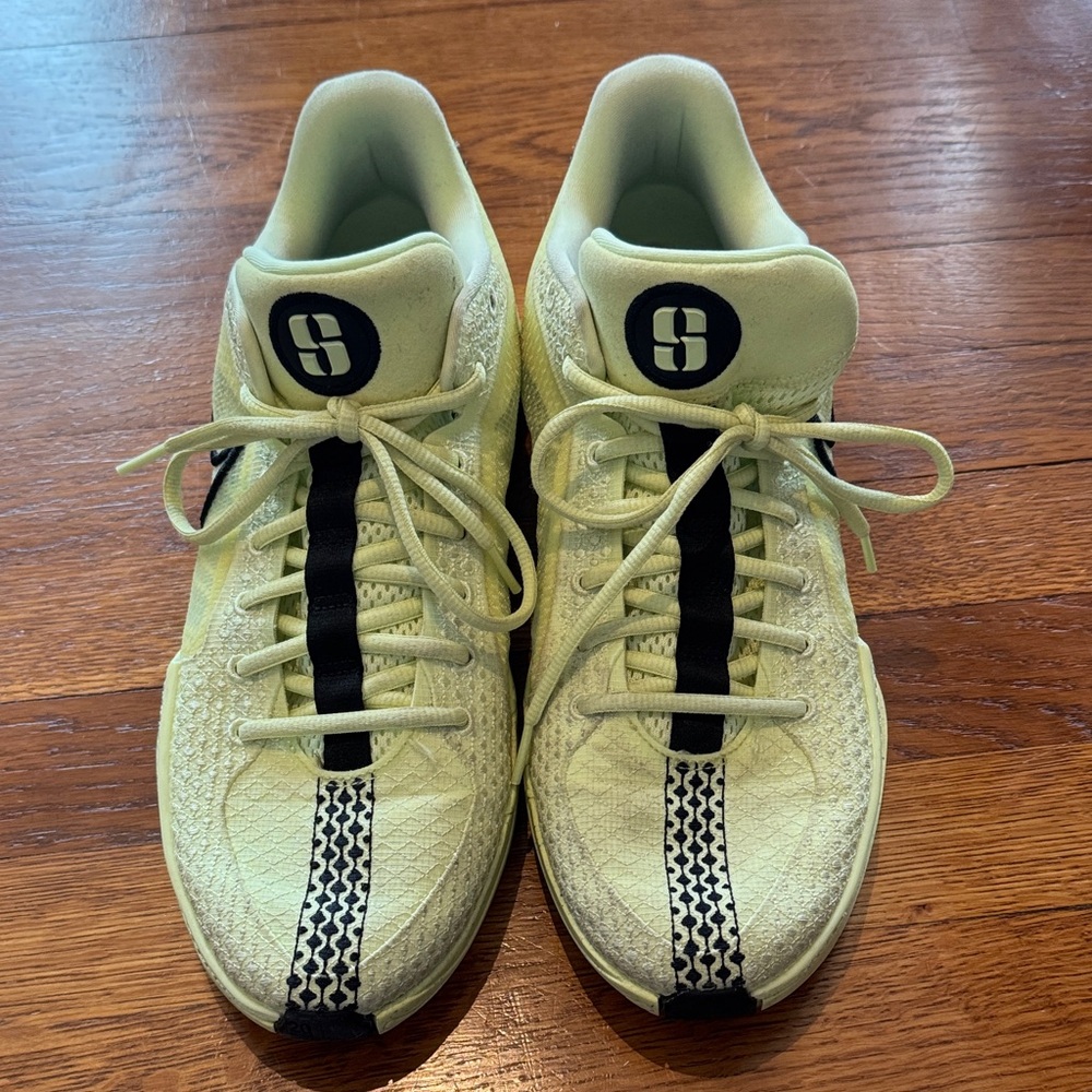 Nike GT Academy Men's Light Green Athletic Sneakers with Black Detail